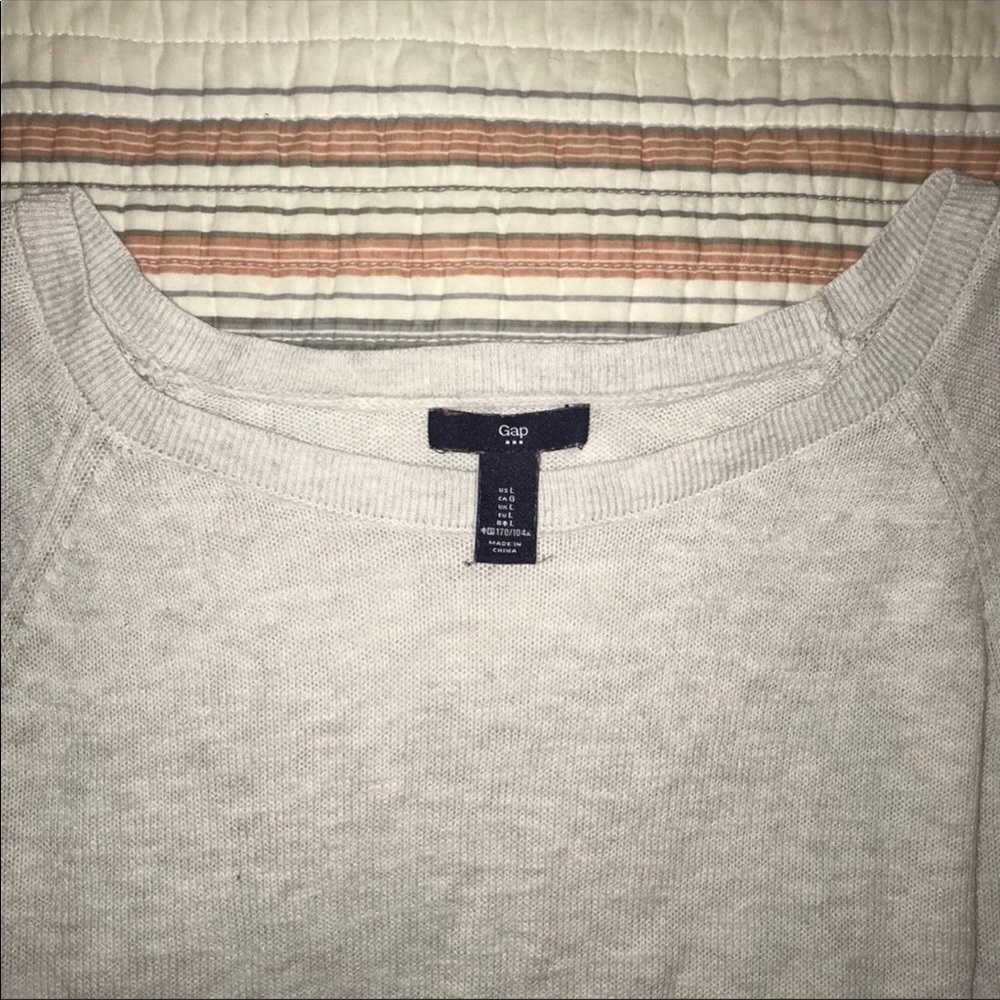 Gap sweater